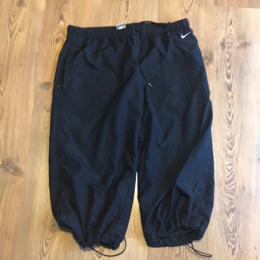 Nike tracking pants with two zippers pockets